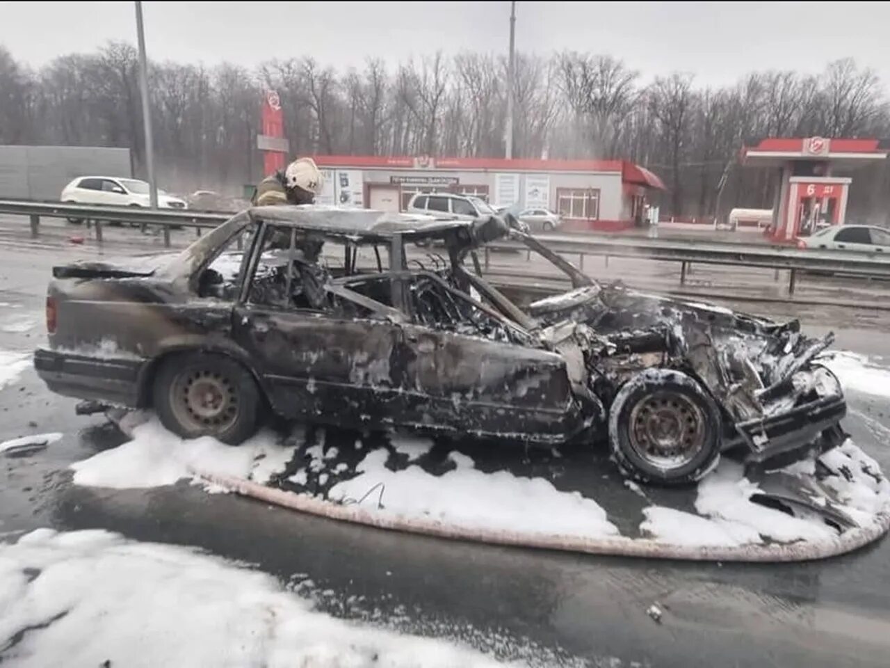 После сильно аварий. Машина после сильной аварии.