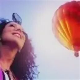 Ver ace на большом воздушном шаре. На большом воздушном шаре. ёлка на большом воздушном шаре. я улетаю на большом воздушном шаре. на большом воздушном шаре обложка.