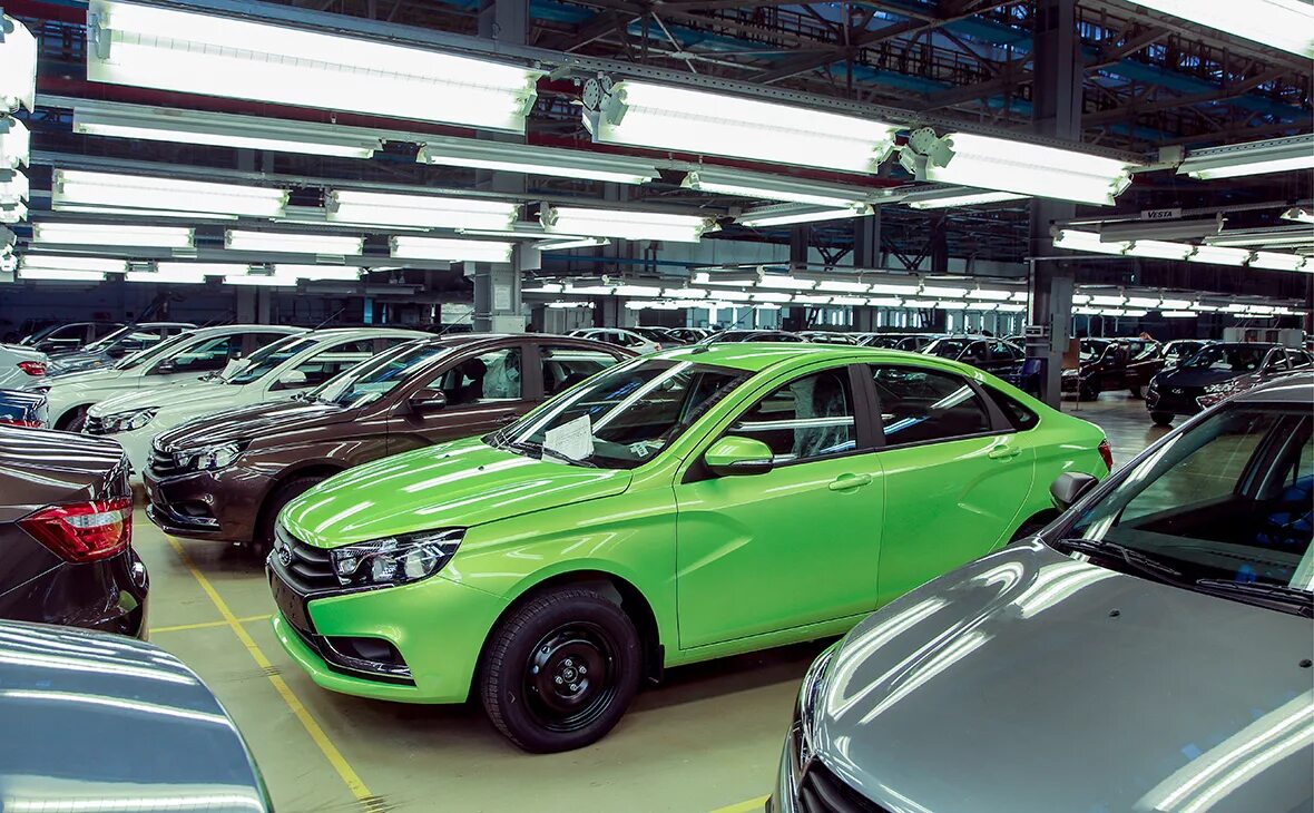 Легковые автомобили отечественного производства. Renault автоваз. Лады много. Автопром. Машины отечественного производства.