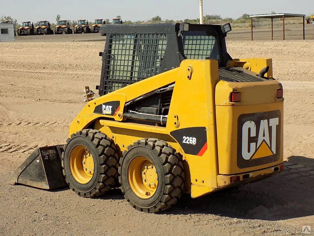 Мини-погрузчик cat 262d3. Погрузчик с бортовым поворотом caterpillar, 232d3. Погрузчик caterpillar 226b. Cat гусеничный бобкэт. Мини фронтальный погрузчик катерпиллер.