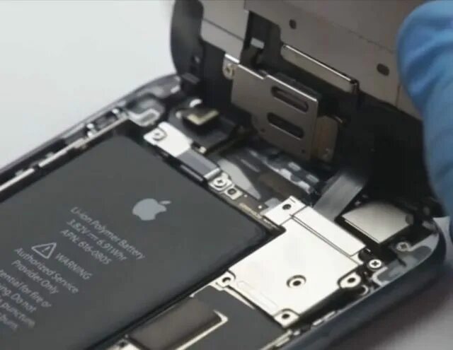 Не заряжается айфон 7. Айфон не заряжается аккумулятор. iphone 5 не заряжается. ключ заряда iphone 7. айфон 6s аккумулятор не заряжается.