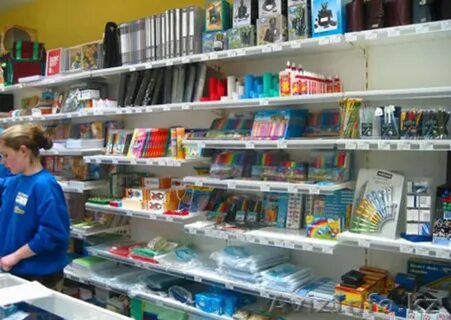 Покупатели магазина канцтоваров