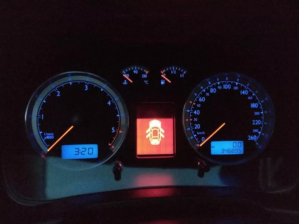 Приборная панель golf 4. Значок на панели гольфа. Приборная панель фольксваген гольф 5. Световые индикаторы на приборной панели. Volkswagen golf 5 приборная панель.
