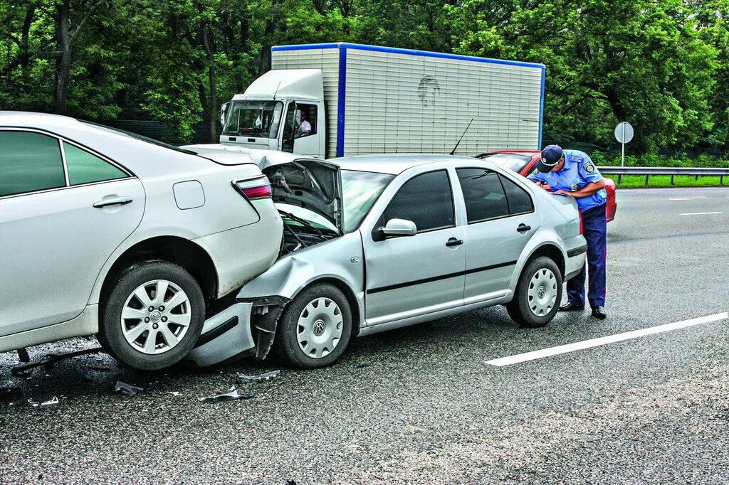 Осаго после аварии. Тотальная гибель автомобиля. Машина в тотал. Тотальная машина. Тотальное повреждение автомобиля.