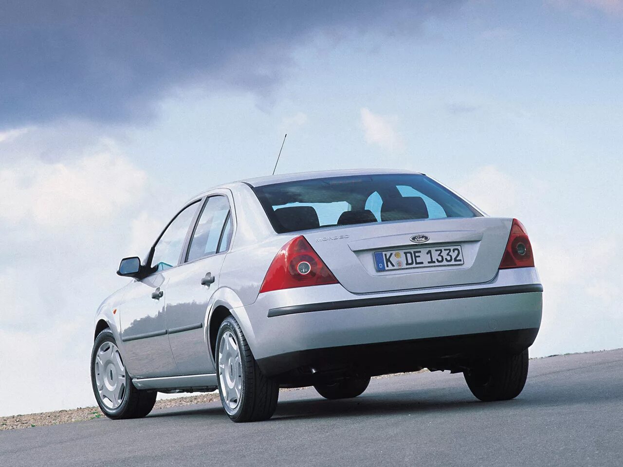 Длина мондео 3. Ford Mondeo 3 седан. Форд Мондео седан 2000. Форд Мондео 3 седан. Ford Mondeo III 2000.