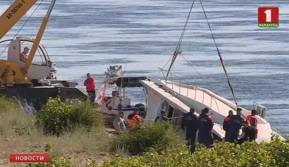 Утонул катамаран. Трагедия волга 11.06.2018 на реке. катамаран на волге. трагедия в волгограде катамаран.