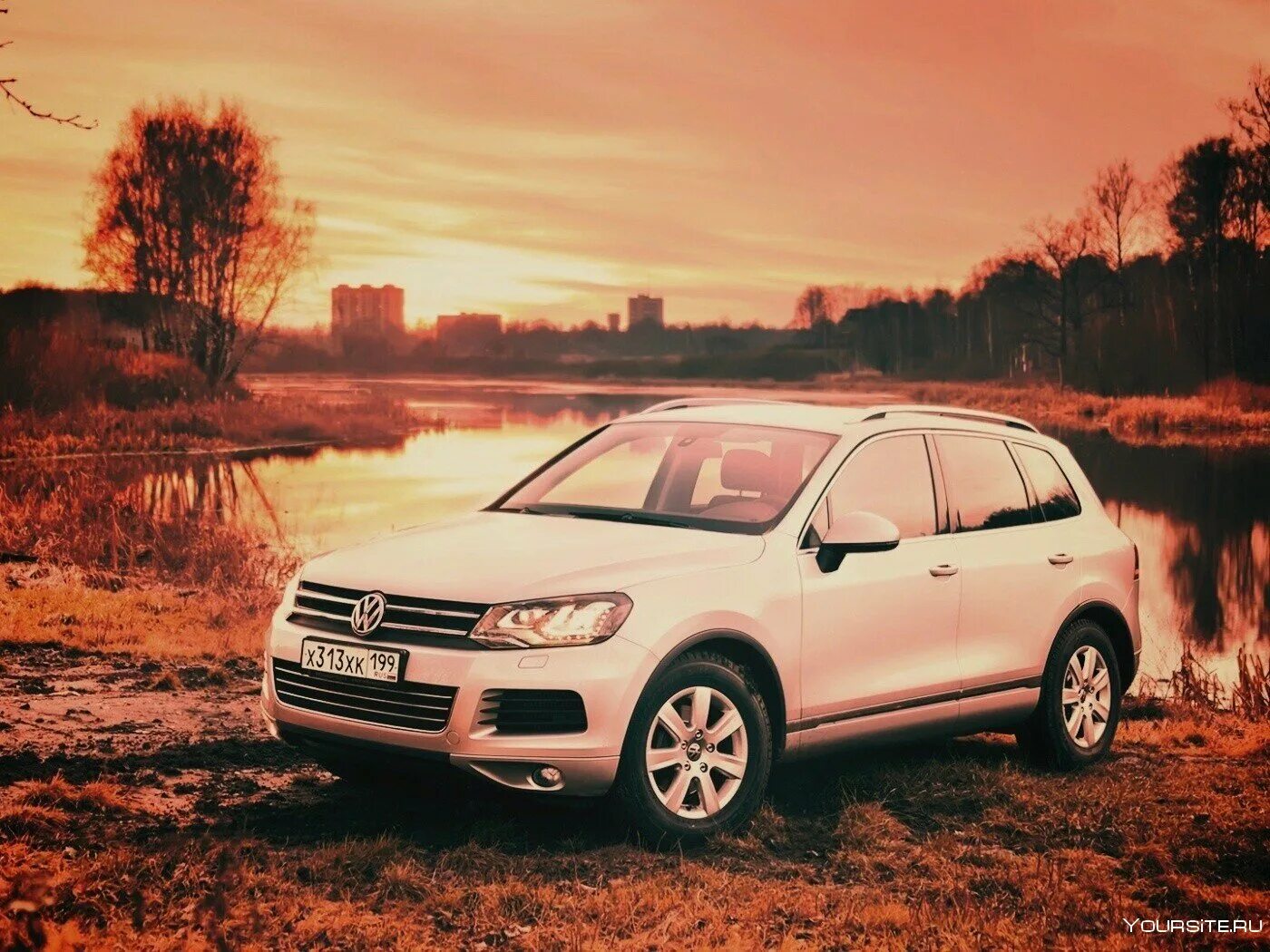 Машина volkswagen touareg. Машина Фольксваген Туарег. Фольксваген Туарег белый. Джип Volkswagen Touareg. Volkswagen Touareg белый.