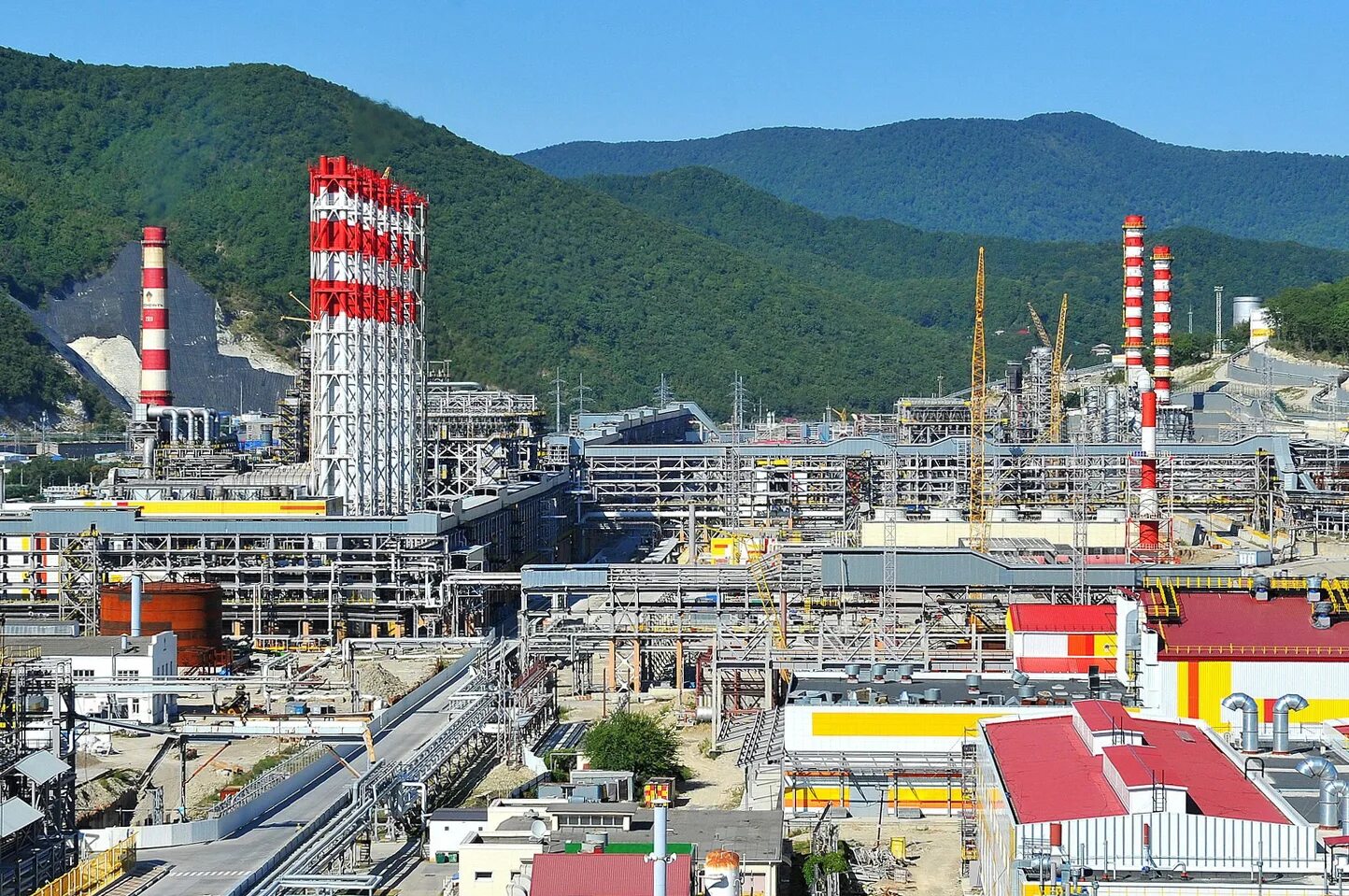 Промышленность города сочи. Нефть ухтинский нефтеперерабатывающий завод. Промышленность города сочи. Промышленность республики мордовия. Уфа нпз нефтеперерабатывающий завод.
