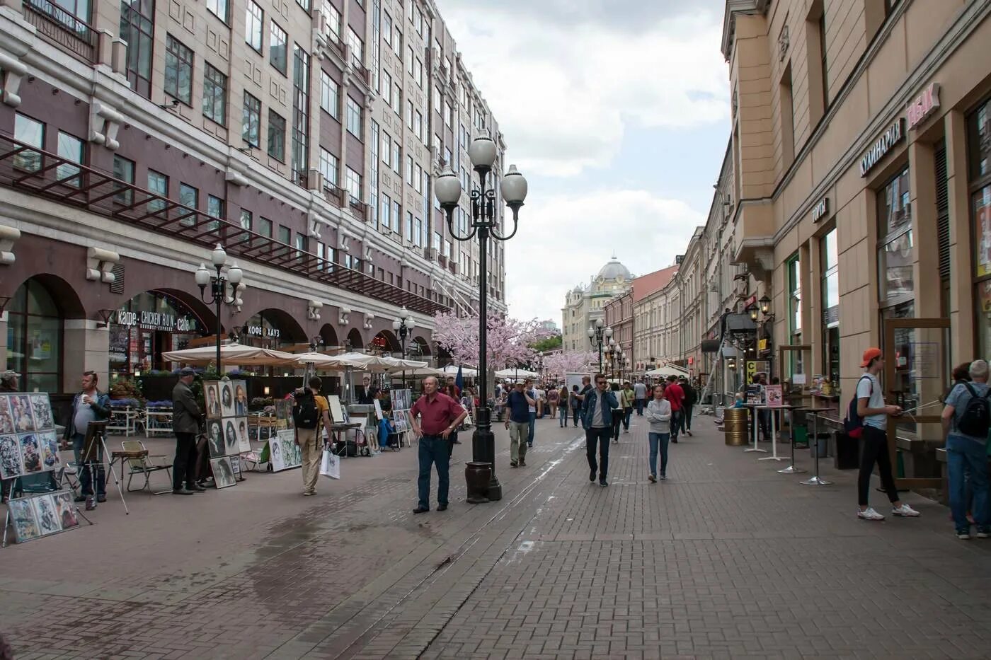 Улица Арбат в Москве. Улица Арбат (старый Арбат). Арбат Питер улица. Улица Арбат в Москве 20223.