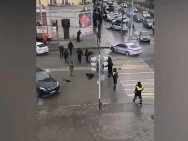 Нападения на полицейских в Грозном 2020. Нападение на полицейских в Грозном. Стрельба в центре Грозного.