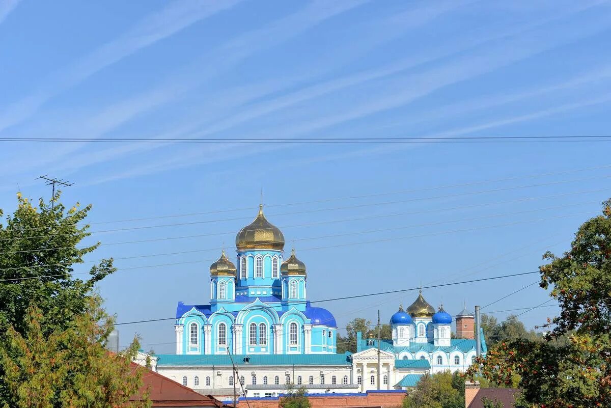 Погода задонск на 10 дней липецкая область. Липецк монастырь Тихона Задонского. Задонский Рождество-Богородицкий монастырь. Задонский Рождество-Богородицкий мужской монастырь торговые палатки. Братья Задонского мужского монастыря.