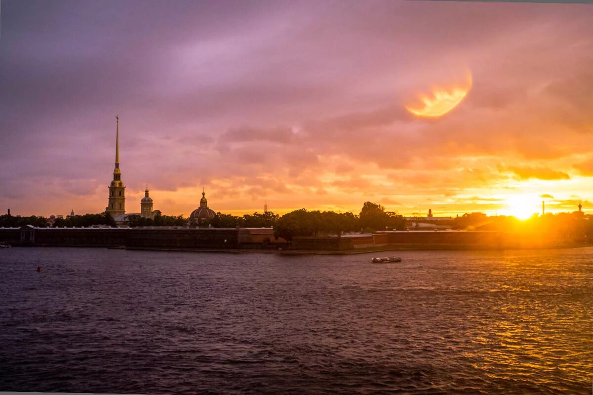 Какой период белых ночей. Белые ночи Санкт-Петербург. Явление белые ночи в Санкт-Петербурге. Светлые ночи в Санкт-Петербурге.