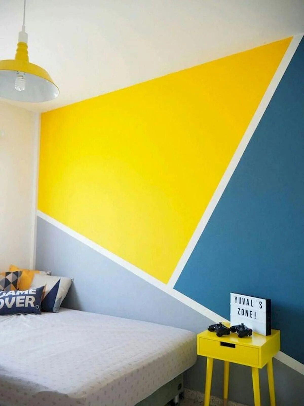 Покраше ая стена. Разноцветные стены. Разноцветные стены в комнате. Покрашенные стены. Разноцветная окраска стен.