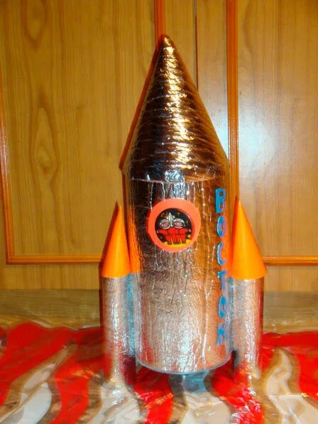 Ракета поделка. Ракета из бутылки. Ракета из подручных материалов. Ракета из бросового материала.