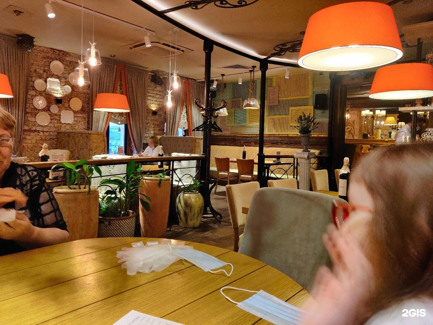 Раковарня клешни и хвосты москва. Брассери ламбик ресторан. Ресторан иль патио таганская. Необычное кафе на таганке. Лучшие рестораны на таганке.