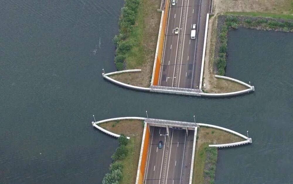 Водный мост veluwemeer, нидерланды. Акведук велувемеер нидерланды. Акведук veluwemeer, нидерланды. Мост голландии. Акведук veluwemeer, нидерланды.