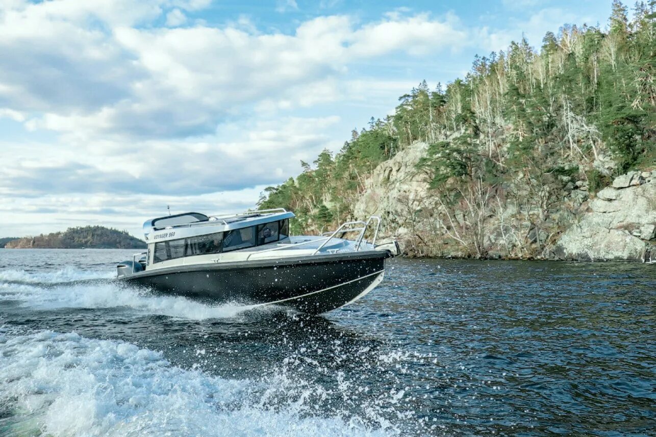 Катер grizzly. Экскурсия на катере из сортавала шхеры. Катера по ладожским шхерам сортавала. Экскурсия на валаамских архипелаг на катере. Silver hawk полурубка.