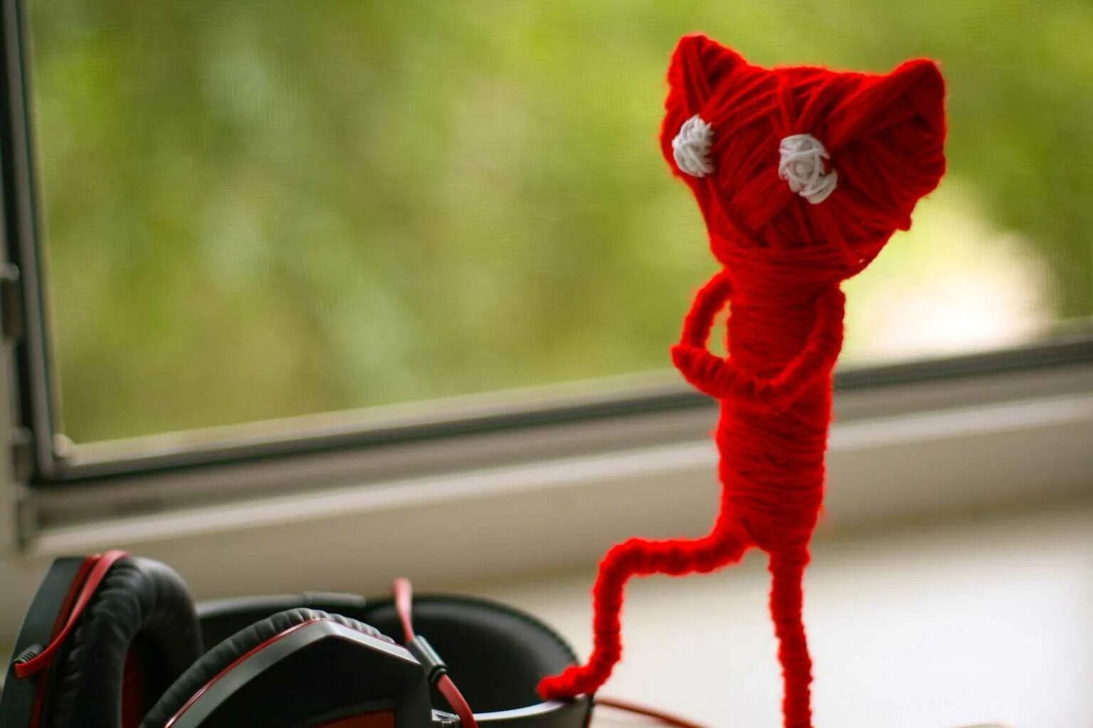 Котик из ниток. Ярни Unravel. Ярни Unravel игрушка. Кот Ярни. Игрушки из ниток.