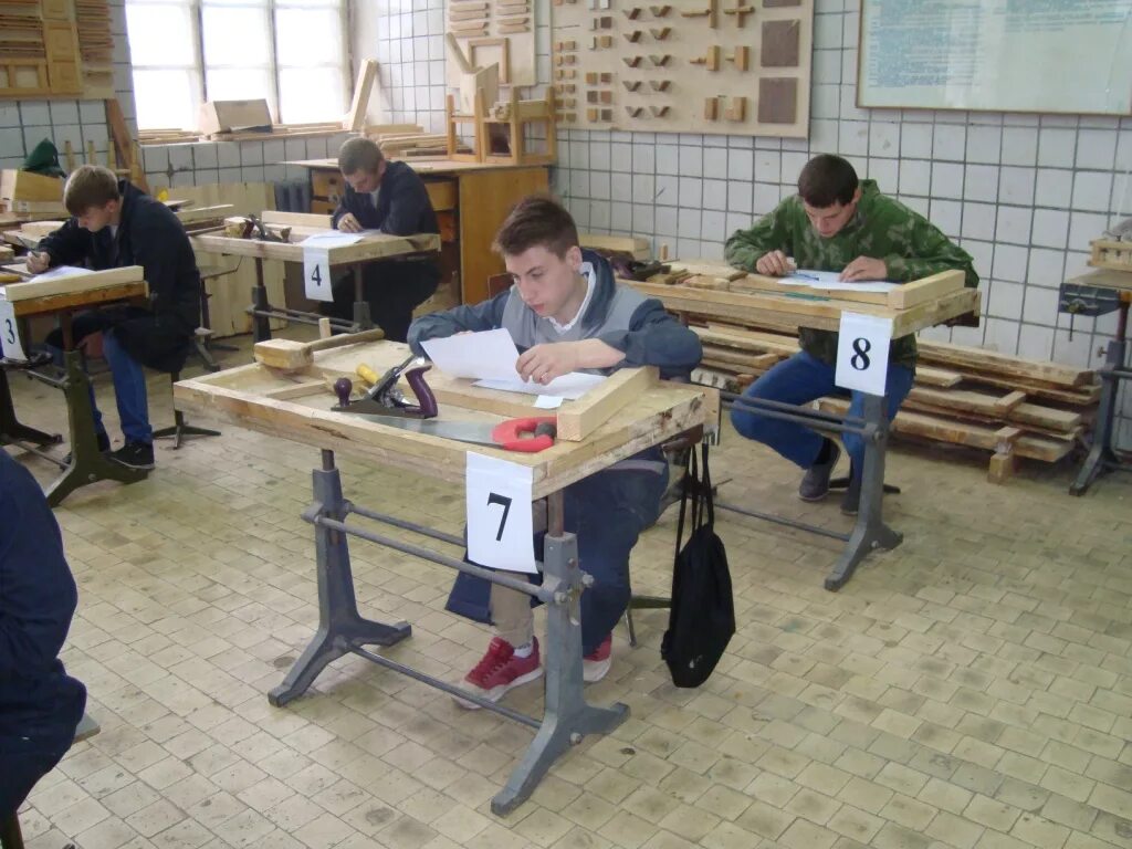Колледж столяр. Балашиха пту 36 столяры плотники. ижевский строительный техникум плотник. столяр техникум. плотник в техникуме.