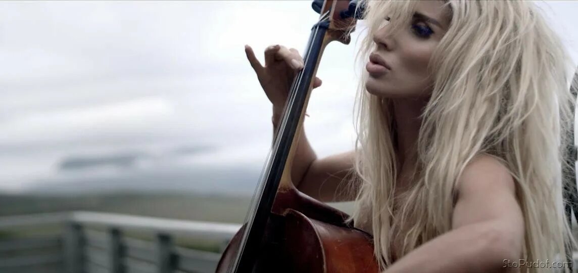 Лобода клипы. Loboda 40 градусов. Лобода 40 лет. Клип лободы 40. Loboda 40 градусов.