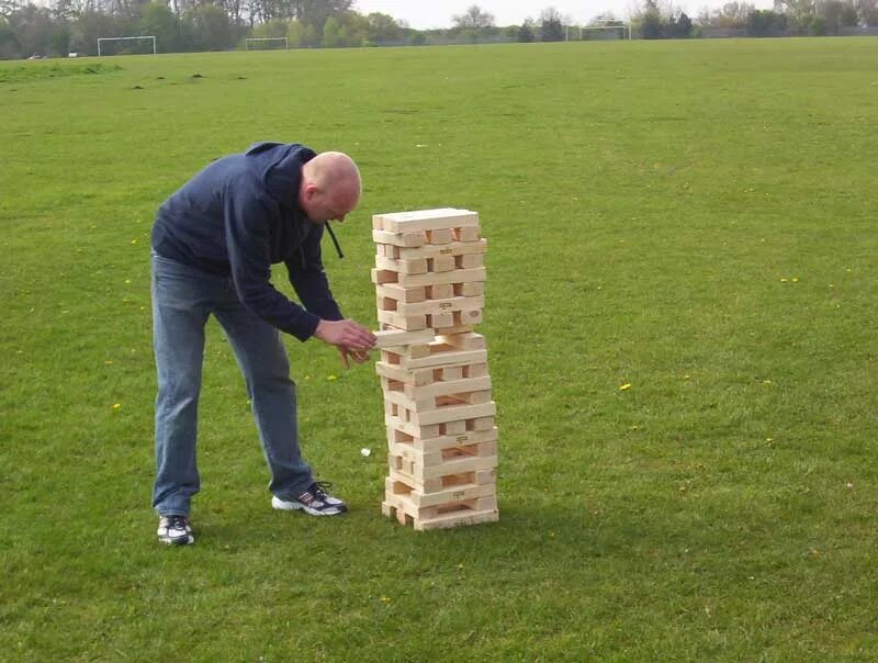 Делай джанго. Giant jenga. джанго башня. джанго игра. джанго игра большая.