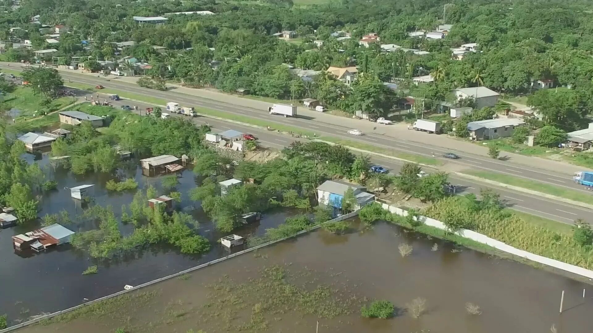 Burst banks. Наводнение. Река улуа. Гондурас река Мич оекк ураган.