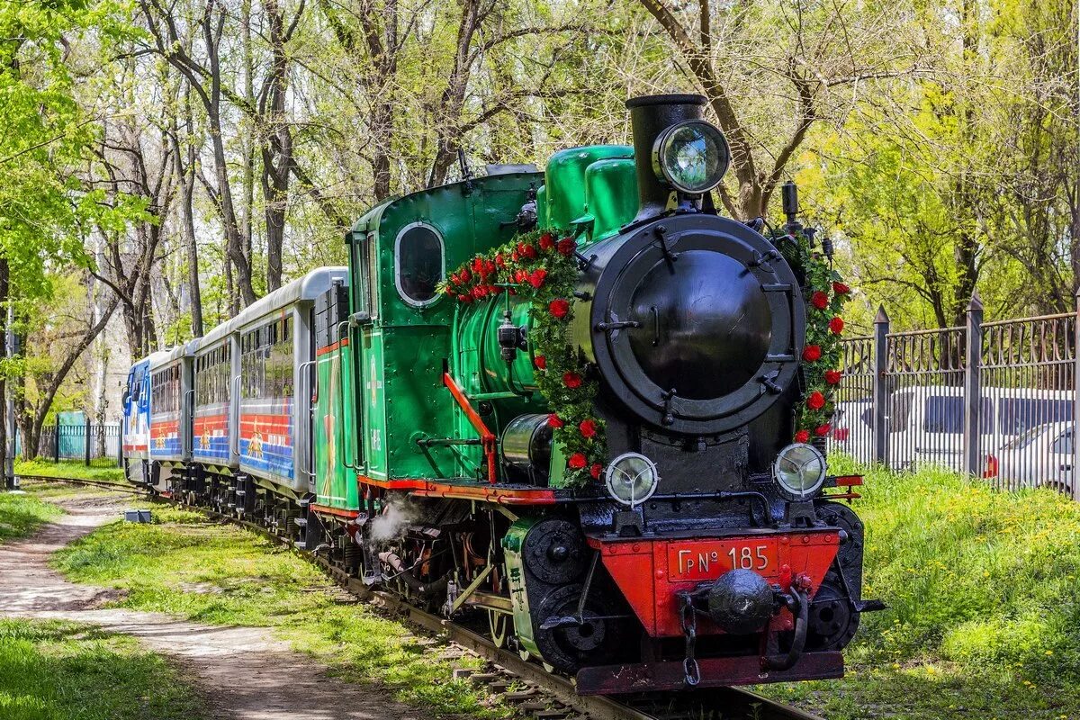 Детская железная дорога сайт. Детская железная дорога (джд) в ростове-на-дону. парк островского ростов-на-дону железная дорога. детская железная дорога в ростове на дону в парке островского. парк островского железная дорога.
