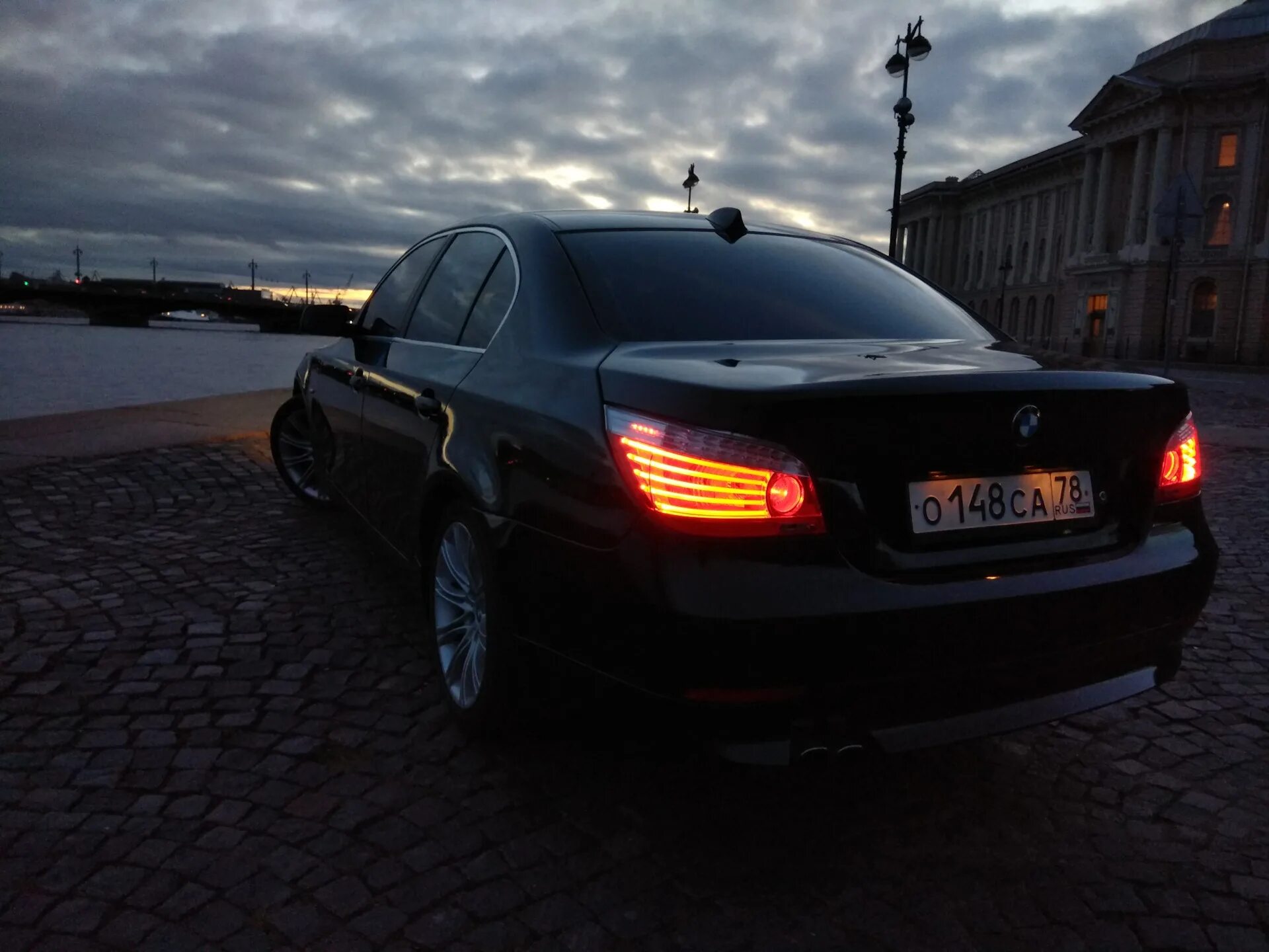 Е60 рестайлинг. Bmw e60 night. bmw e60 рест. бмв е60 ночью. рест фонари bmw e60.