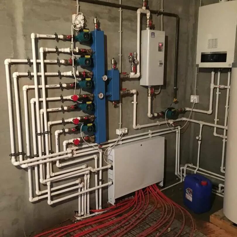 Котельная в частном доме. Котельная в частном доме. Монтажник отопления и водоснабжения. Сантехника в частном доме. Монтаж отопления и водоснабжения.