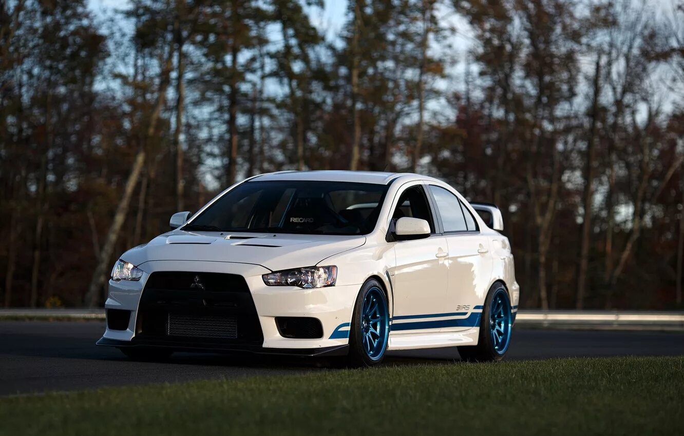 Ланцер тюнинг. Лансер 10 эволюшн. митсубиши ланцер 10 эво. lancer evolution 10. митсубиси эволюшн 10 белый.