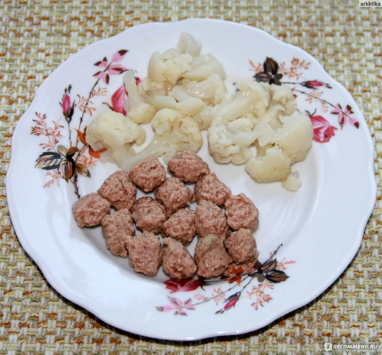 Фрикадельки из говядины. Круглые мясные шарики. Фрикадельки для малышей готовые. Жареные тефтели. Фрикадельки свино говяжьи.