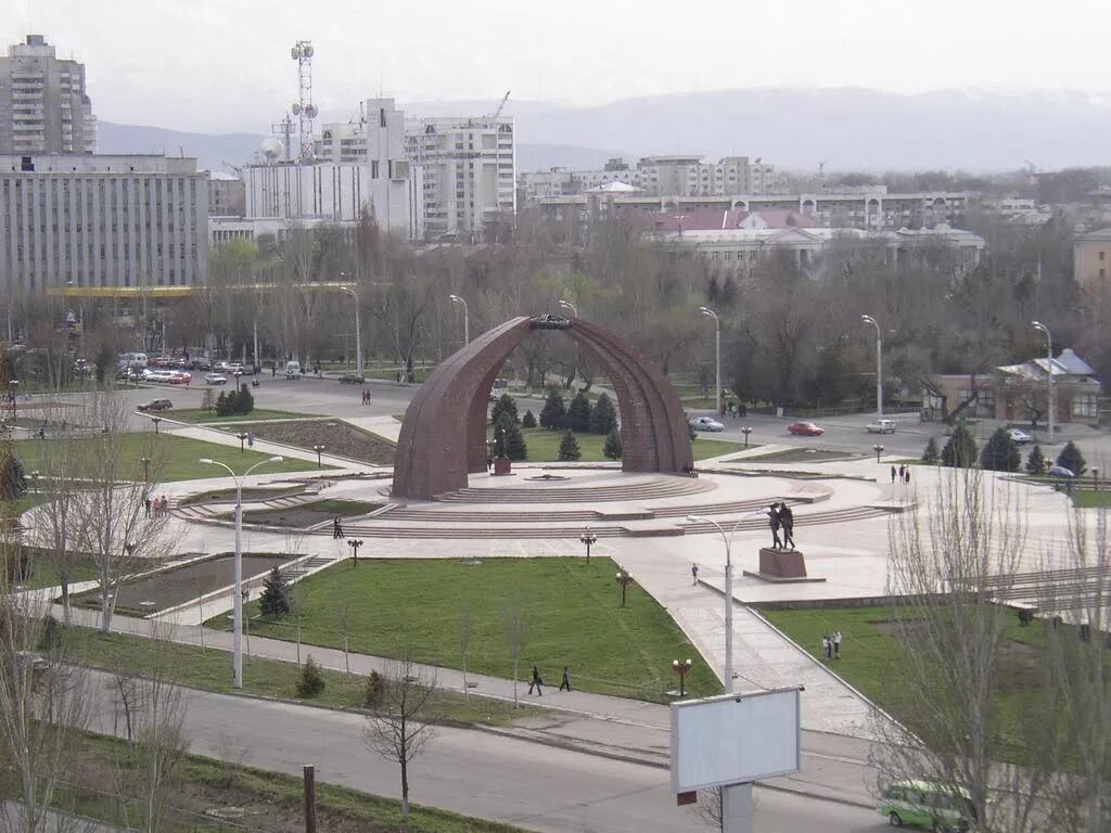 Город бишкек страна. Bishkek Park, Киргизия, Бишкек. Фрунзе столица Киргизии. Монумент Победы Бишкек. Филармония Бишкек.