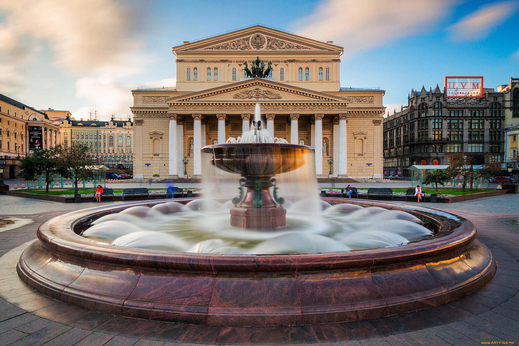 Фонтан у большого театра в Москве. Фонтан на театральной площади в Москве. Петровский фонтан в Москве. Фонтан у большого театра в Москве фото. Большой театр достопримечательность