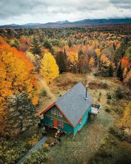 Осенний дом в лесу