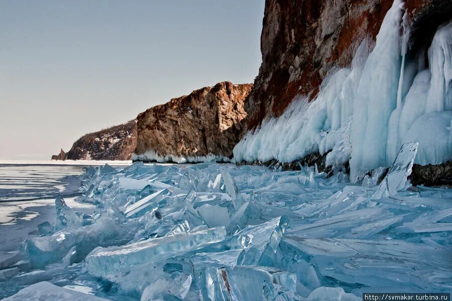 Сколько лед на байкале. Ольхон Байкал зима. Бурятия Байкал зима. Озеро Байкал Бурятия зима. Лед на Байкале наплески.