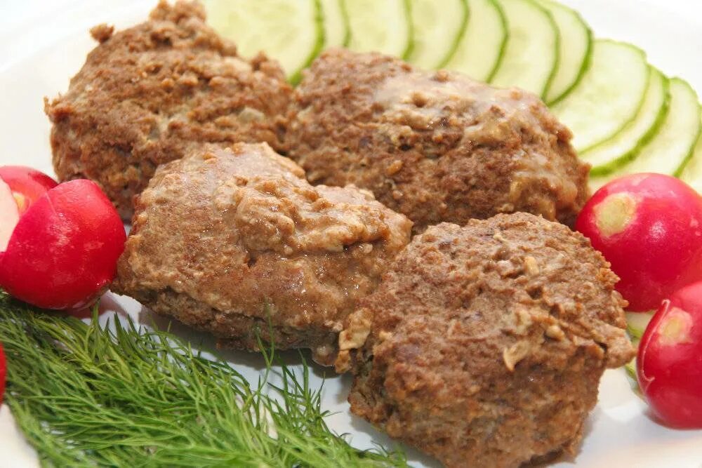 Котлеты мясные и куриные. Куриные котлеты в духовке. Кушать котлеты. Рецепты для худеющих. Котлеты.