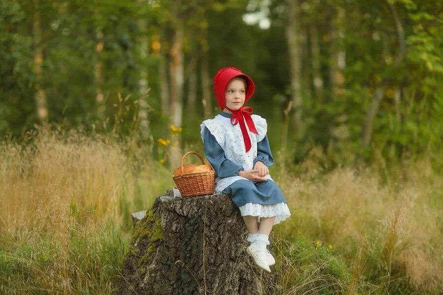 Красная шапочка в гости. Красная шапочка. красная шапка. шапка красной шапочки. платье в стиле красной шапочки.