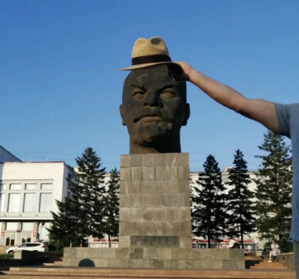 Ленин в улан. Памятник Ленину (Улан-Удэ). Голова Ленина в Улан-Удэ. Улан Удэ Ленин. Памятник Ленина в Улан Удэ голова Улан-Удэ.