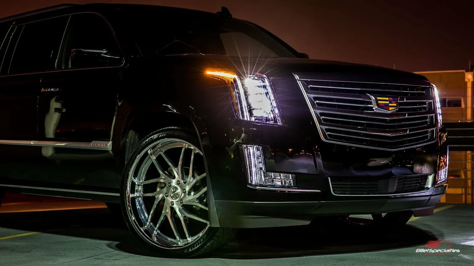 Едет черный кадиллак. Новый Кадиллак Эскалейд черный. Cadillac Escalade 2023. Кадиллак Эскалейд 2023. Кадиллак Эскалейд 2023 черный.