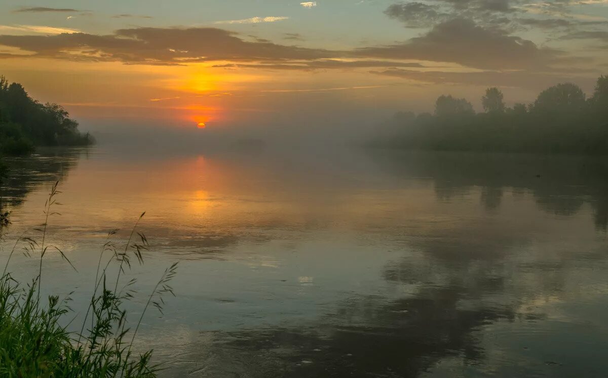 Ранним утром уходили. Река Унжа. Туман рассвет. Рассвет на реке. Восход на реке.