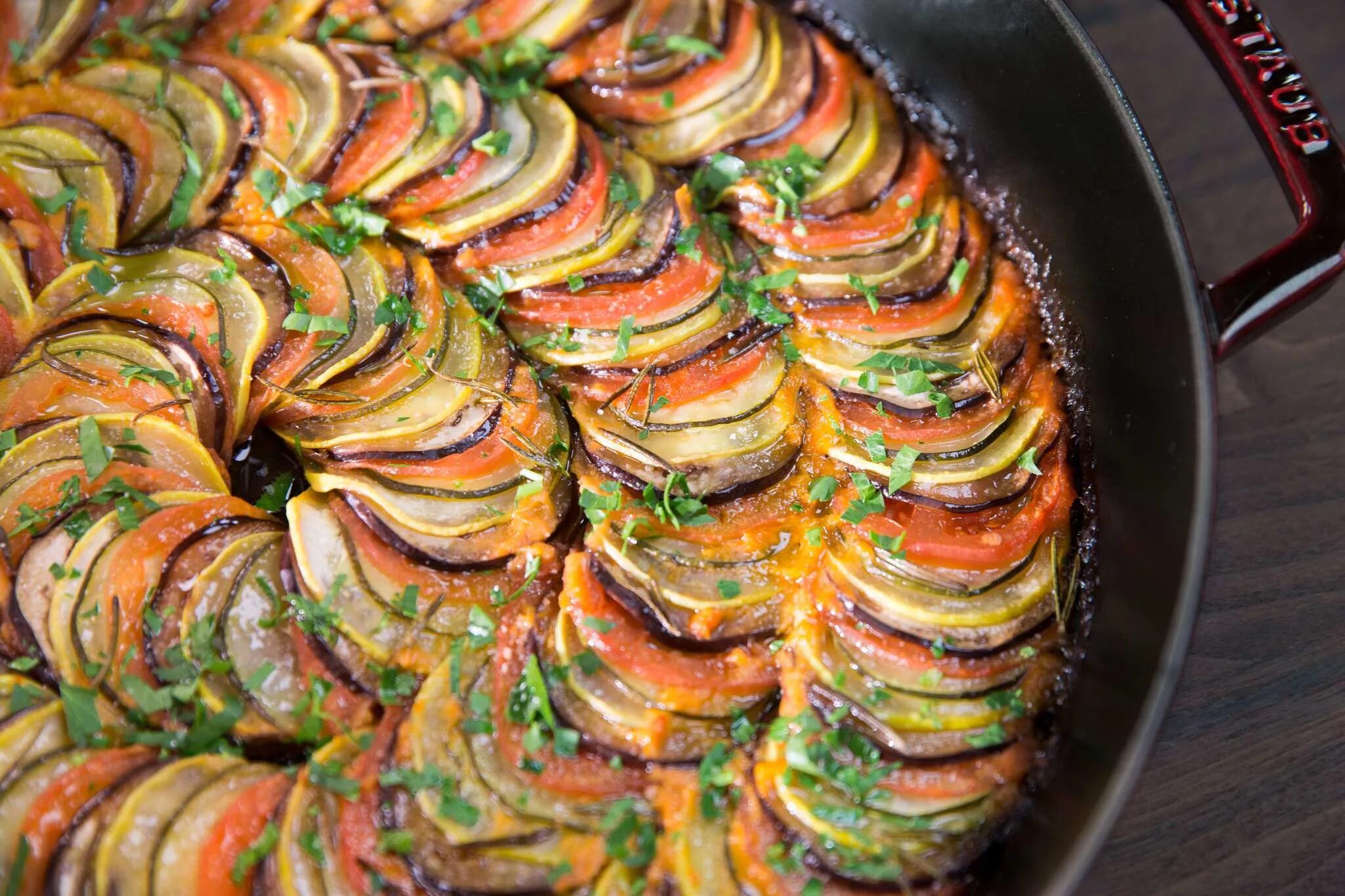 Рататуй. Рататуй блюдо. Рататуй французское блюдо. Рататуй фото. Ratatouille dish