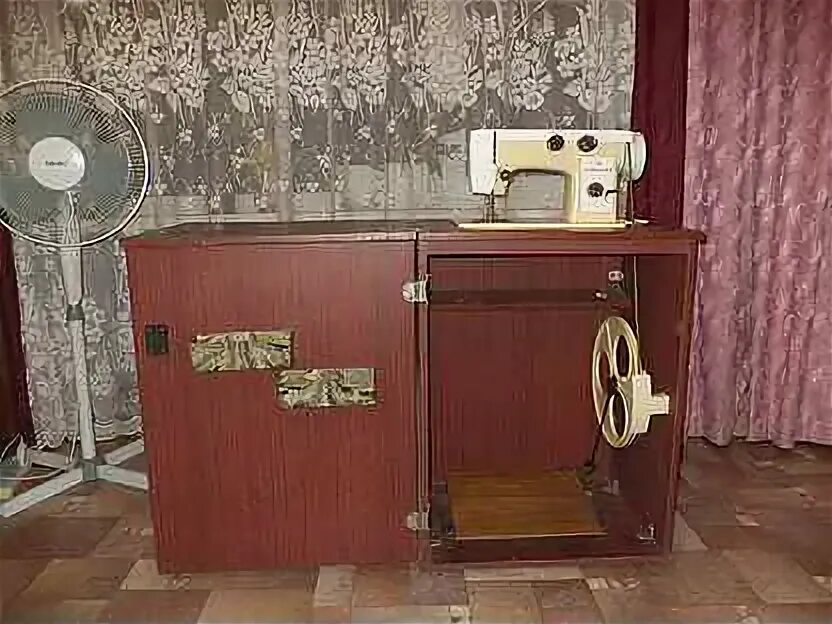 Швейная машинка чайка 115-1 ножная. Швейная машинка чайка 134 с электроприводом с тумбой. Швейная машина чайка ножная с тумбой. Швейная машина чайка ножная с тумбой. Приставной столик для швейной машины чайка 134.