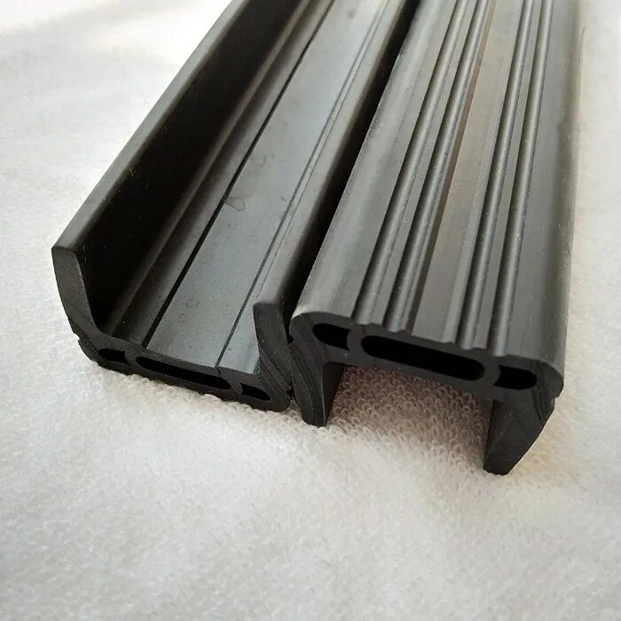 Порог напольный garage door rubber floor seal. Резиновый порог под секционные ворота hds-120x25. Порог напольный garage door rubber floor seal. Резиновый порожек ритерна. Резиновый порожек для пола.