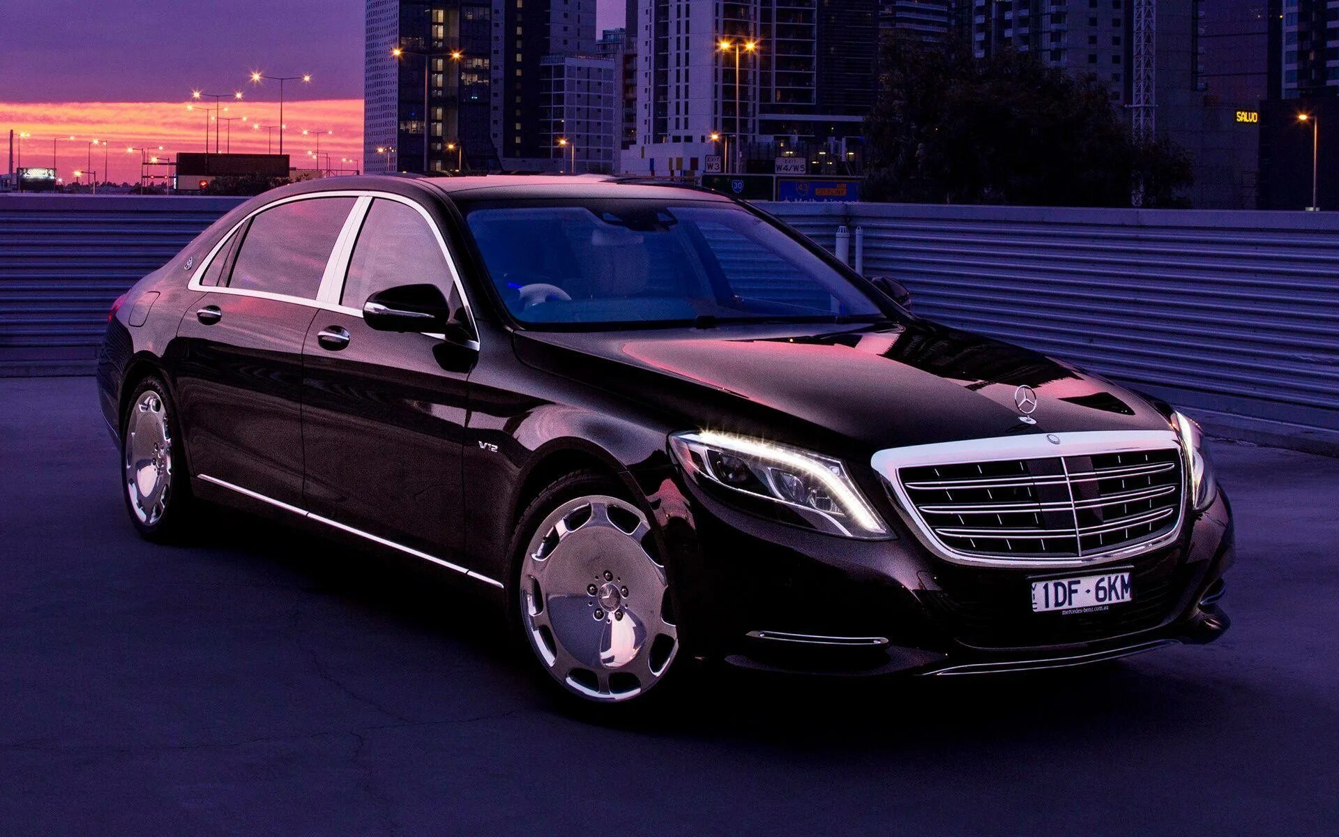 Кортеж майбах. Mercedes maybach 580. Maybach 57 tuning. Mercedes benz w222 maybach. Мерседес 222 майбах.
