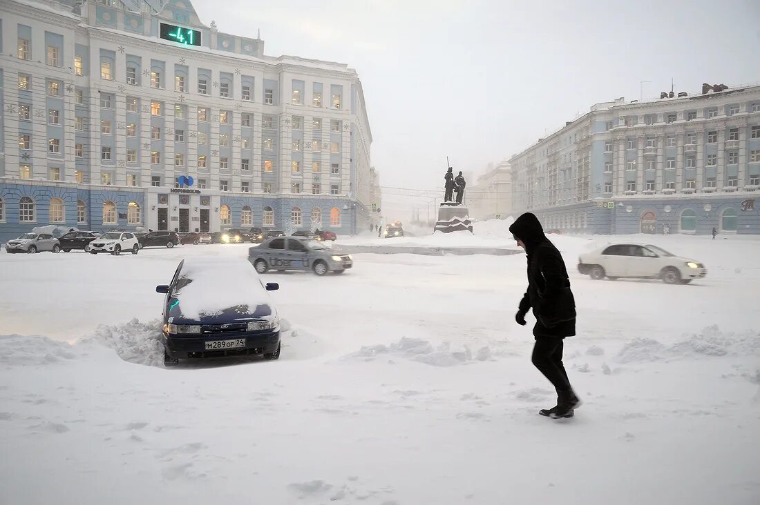 Норильск черная Пурга. Пурга город Нариль Норильск. Норильск зимой Пурга. Сильная Пурга в Норильске. Сильная метель в городе