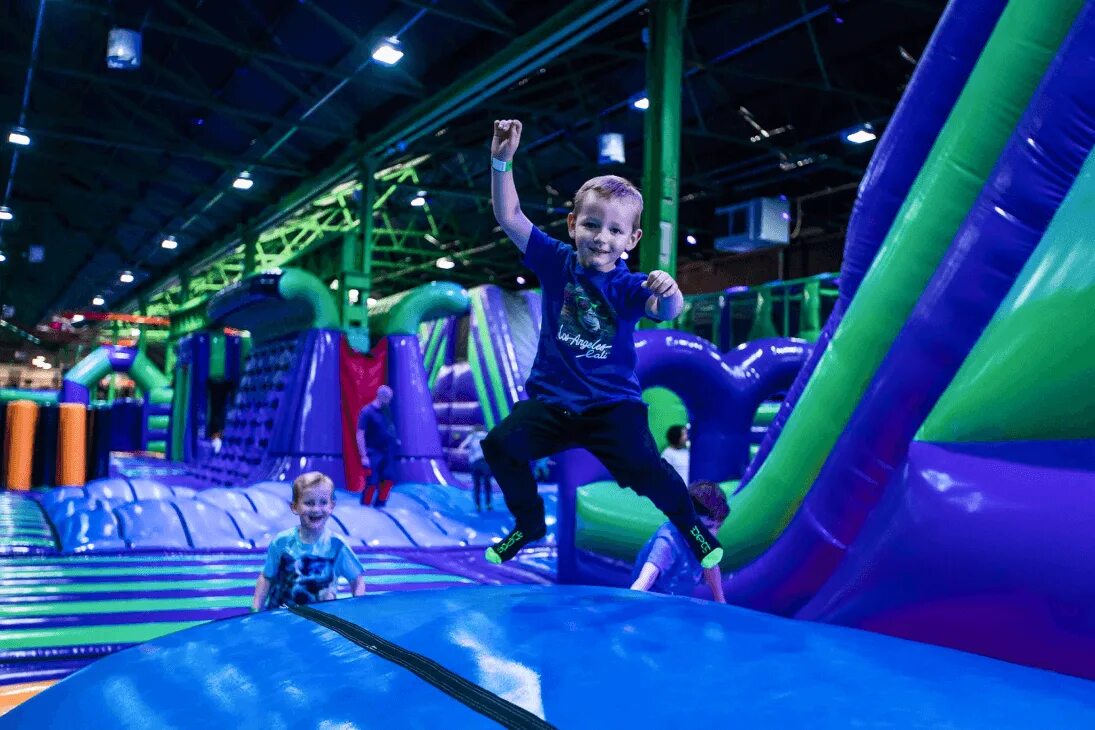 Аир парк москва. Air park аминьевское. Bp заправка. Пандориум парк развлечений. Air park.