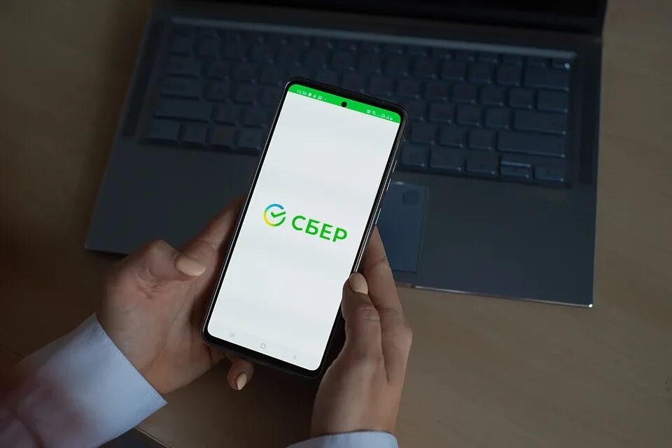 Это будущее ежедневных расчетов": Сбер предложил клиентам отказаться от пластика