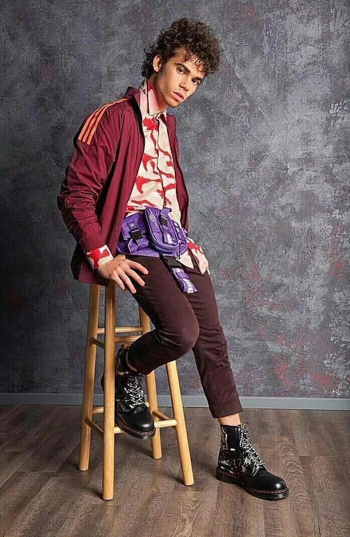 Topics boy. Камерон бойс. кэмерон бойс 2011. кэмерон бойс наследники. cameron boyce маг.