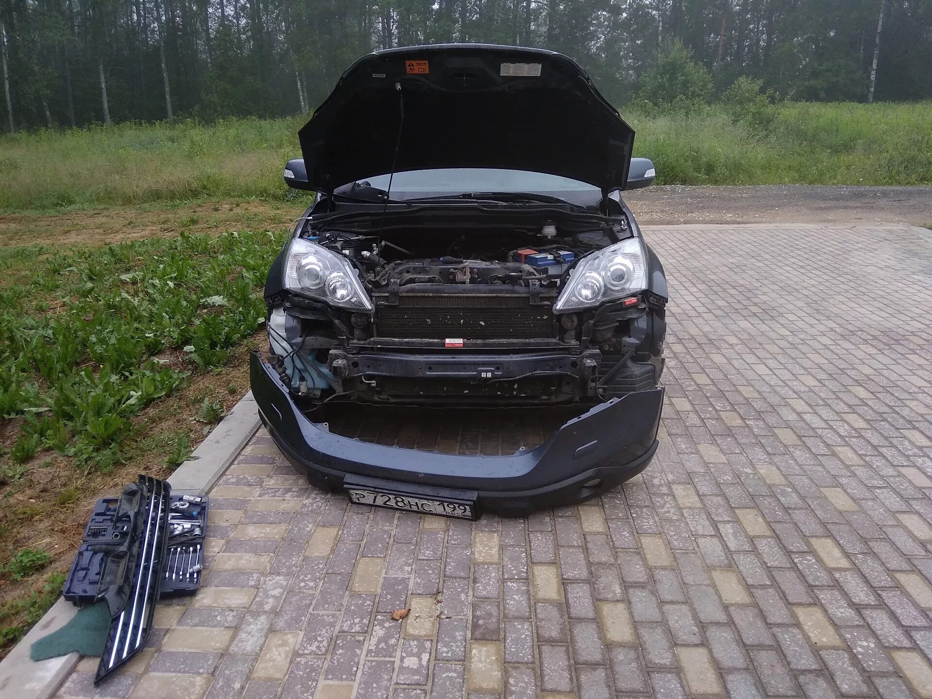 Бампер црв 3. Honda crv 3 без бампера. honda crv 2008 без переднего бампера. срв 2008 без бампера. снятие переднего бампера хонда срв 3.