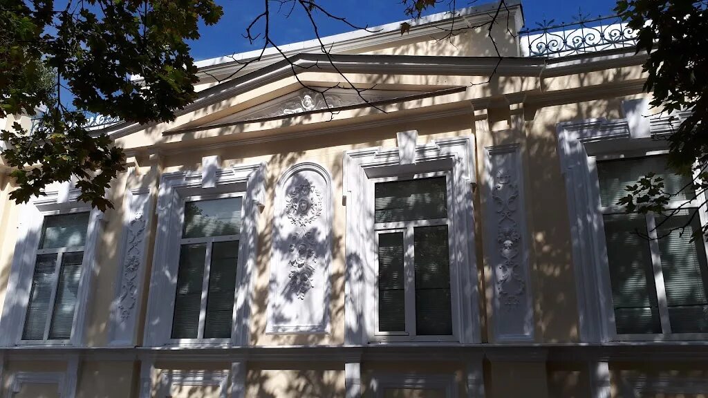 Петровская 72 таганрог. Таганрог ул петровская. Особняк грекова таганрог. Т таганрог. Т таганрог.